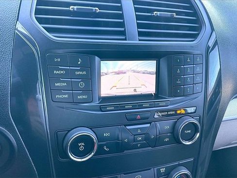 Used 2018 Ford Explorer FWD image 18