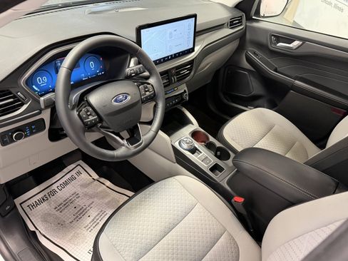 Used 2023 Ford Escape Active w/ Tech Pack #2 AWD/4WD image 4