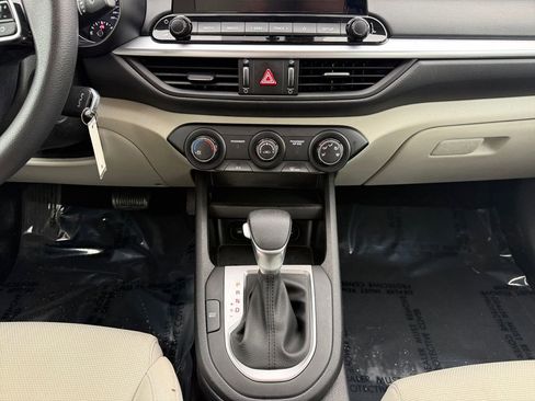 Used 2023 Kia Forte LXS w/ LXS Technology Package image 11