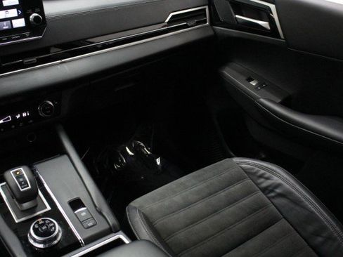 Used 2022 Mitsubishi Outlander SE image 26