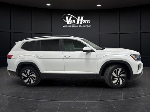 Used 2024 Volkswagen Atlas SEL AWD/4WD image 2