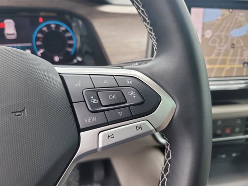 Certified 2025 Volkswagen Atlas SEL image 31