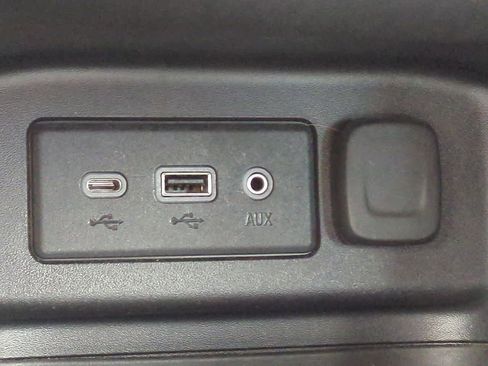 Used 2019 Chevrolet Equinox LT w/ Driver Convenience Package image 28