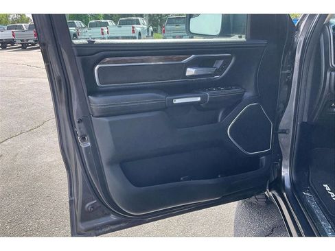 Used 2019 RAM 1500 Laramie AWD/4WD image 24