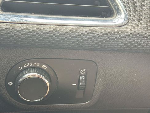 Used 2017 Chevrolet Cruze LT FWD image 22