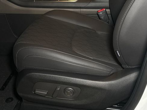 New 2026 Kia Carnival EX FWD image 17