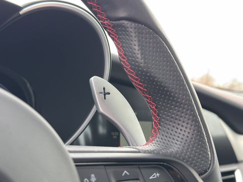 Used 2024 Alfa Romeo Giulia AWD image 39