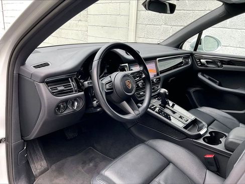 Certified 2023 Porsche Macan S AWD/4WD image 4