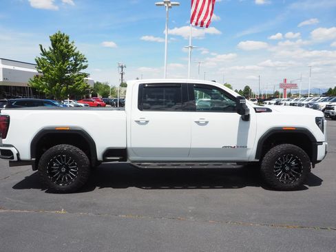 Used 2024 GMC Sierra 3500 AT4 w/ Technology Package AWD/4WD image 8