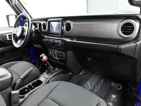 Used 2018 Jeep Wrangler Unlimited Sahara w/ Dual Top Group image 13