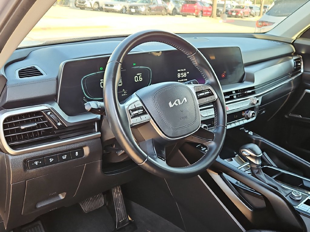 Used 2025 Kia Telluride S FWD image 12