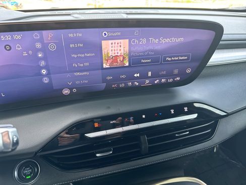 Used 2025 Buick Enclave Avenir w/ Super Cruise Package FWD image 16