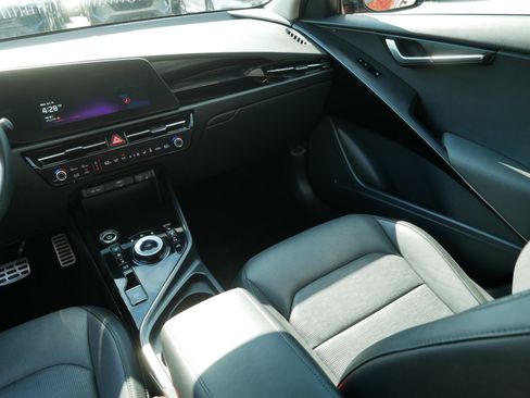 Certified 2023 Kia Niro Wave w/ Wave Preserve Package FWD image 11