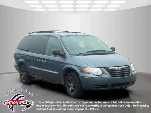 Used 2007 Chrysler Town & Country Touring image 1