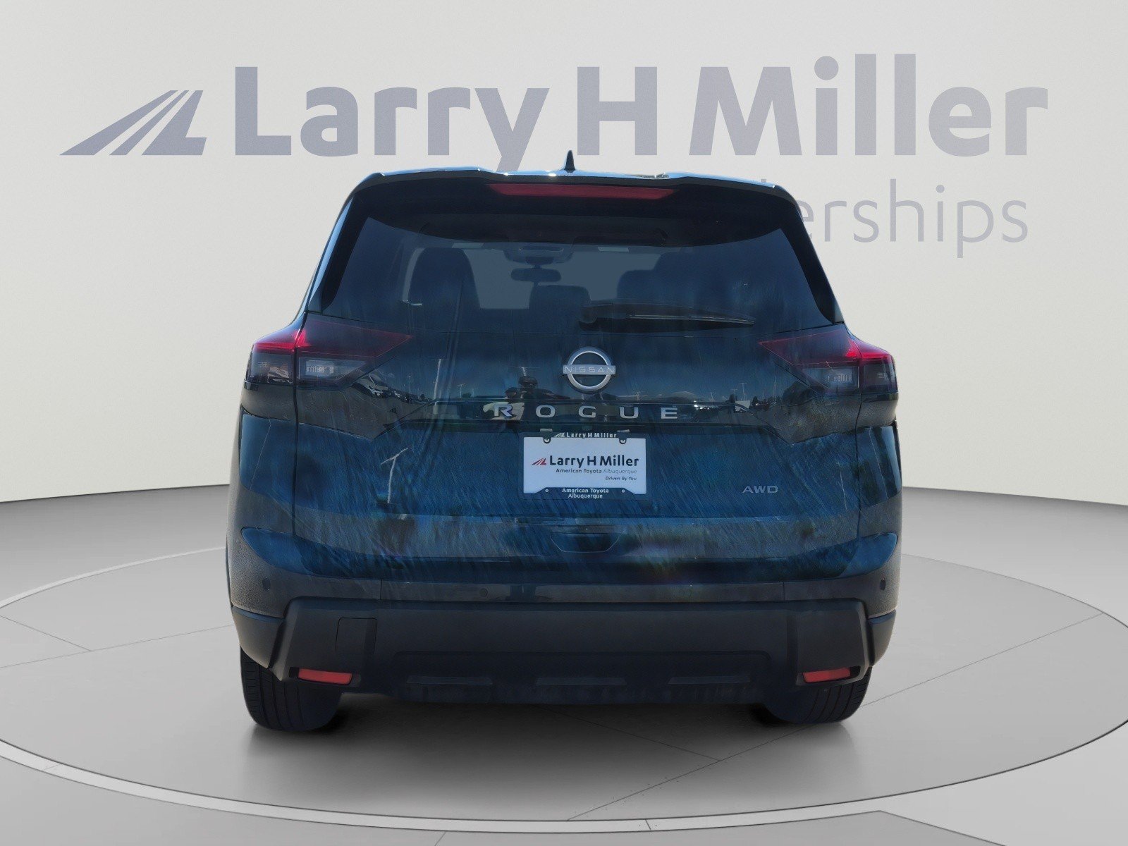 Used 2025 Nissan Rogue SV AWD/4WD image 4