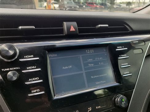 Used 2018 Toyota Camry L image 27