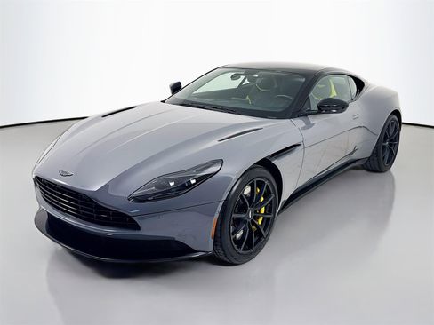 Used 2022 Aston Martin DB11 Coupe image 3