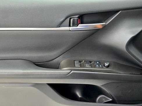 Used 2021 Toyota Camry XLE FWD image 26