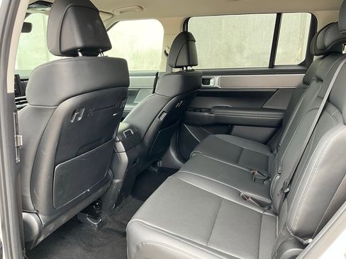 Used 2025 Hyundai Santa Fe SEL image 11