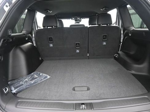 New 2025 Jeep Grand Cherokee Altitude AWD/4WD image 18
