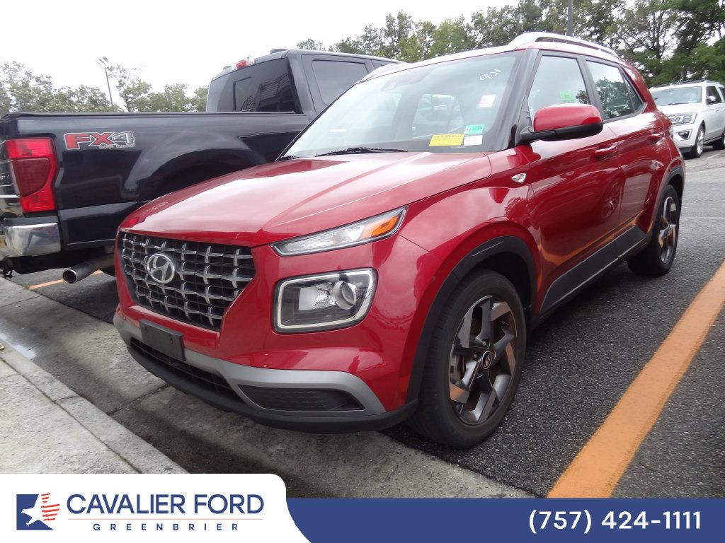 Used 2022 Hyundai Venue SEL FWD image 3