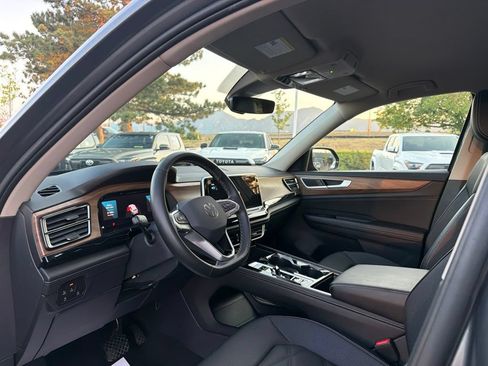 Used 2025 Volkswagen Atlas SE AWD/4WD image 25