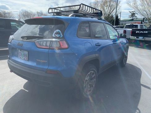 Used 2020 Jeep Cherokee Trailhawk w/ Cold Weather Group AWD/4WD image 4