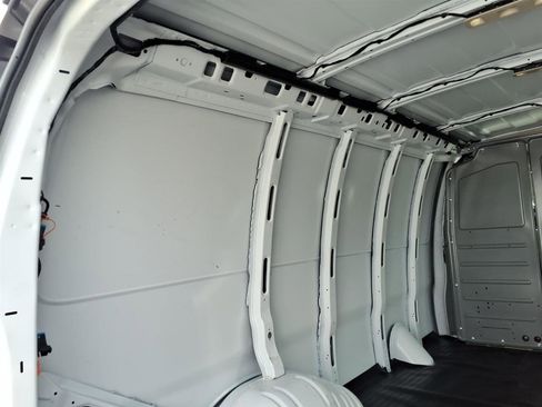 Used 2021 Chevrolet Express 2500 w/ Driver Convenience Package image 14