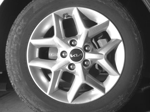 Used 2025 Kia Soul LX w/ LX Technology Package FWD image 13