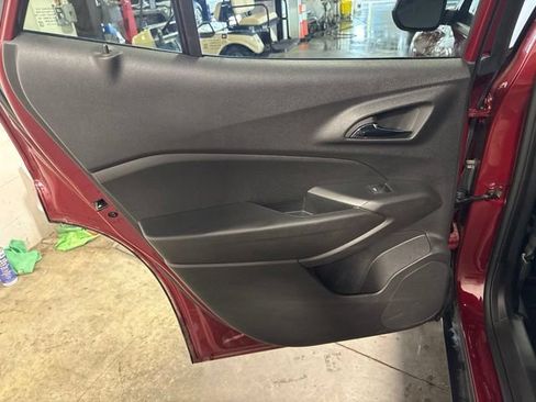 Used 2025 Chevrolet Trax LT FWD image 25
