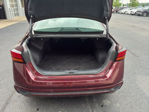Used 2025 Nissan Altima 2.5 SV FWD image 9