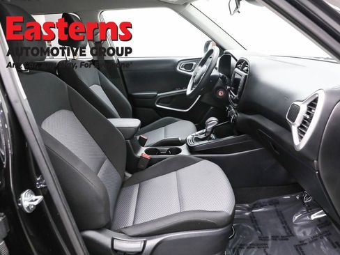 Used 2025 Kia Soul LX w/ LX Technology Package image 24