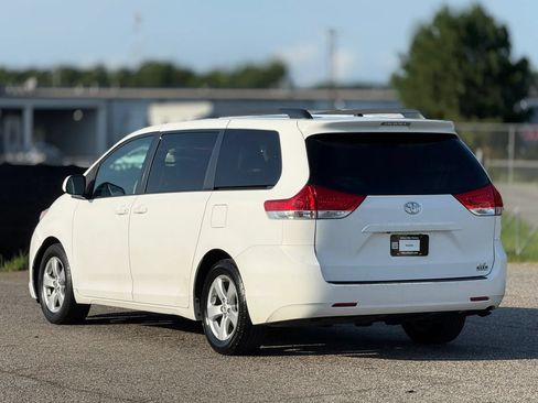 Used 2012 Toyota Sienna LE FWD image 10