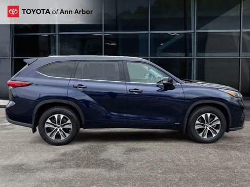 Used 2022 Toyota Highlander XLE image 13