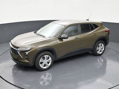 Used 2024 Chevrolet Trax LS FWD image 12