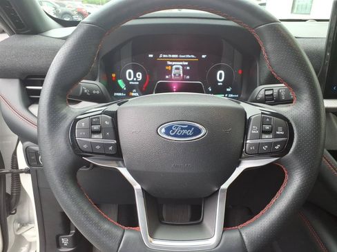 Used 2025 Ford Explorer ST-Line w/ ST-Line Street Pack AWD/4WD image 9