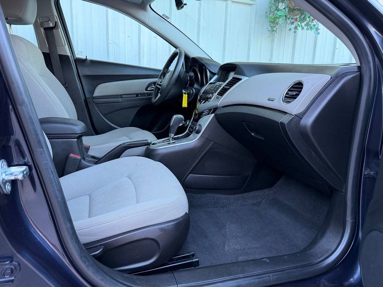 Used 2015 Chevrolet Cruze LT w/ Technology Package FWD image 13