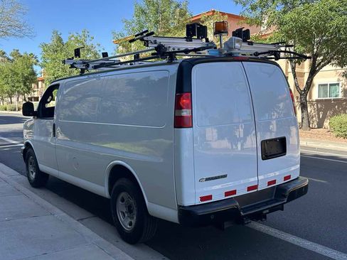 Used 2017 Chevrolet Express 2500 RWD image 6
