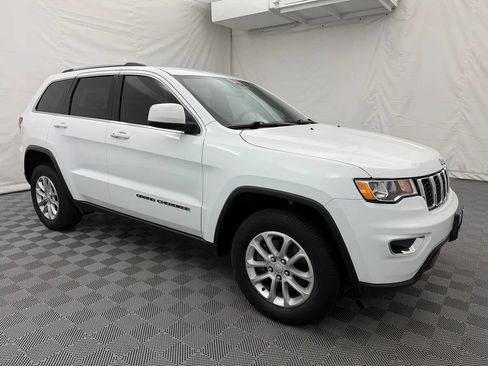 Used 2021 Jeep Grand Cherokee Laredo AWD/4WD image 2