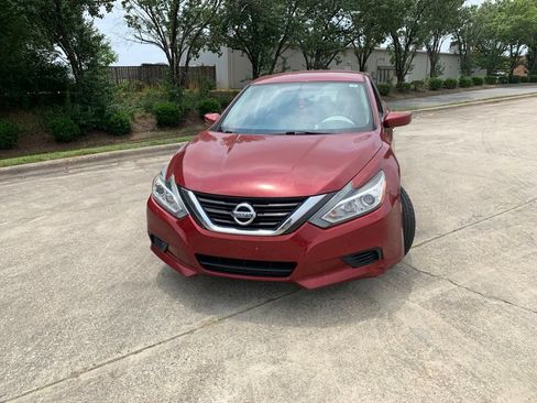 Used 2017 Nissan Altima 2.5 S w/ Power Driver Seat Package FWD image 2
