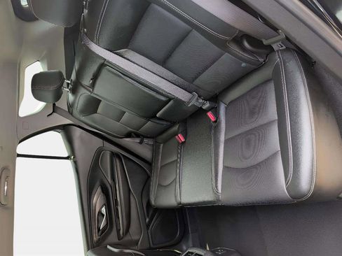 Used 2024 GMC Terrain SLT image 16