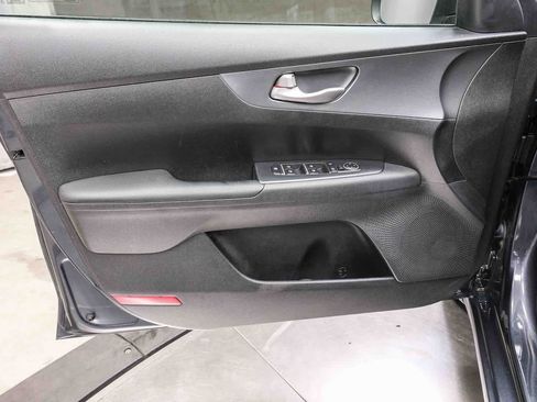 Used 2020 Kia Forte LXS FWD image 25