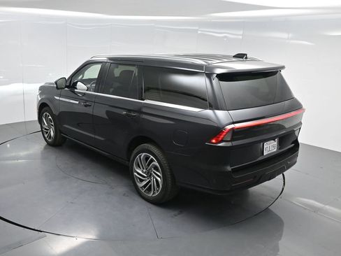 Used 2025 Lincoln Navigator Reserve image 50