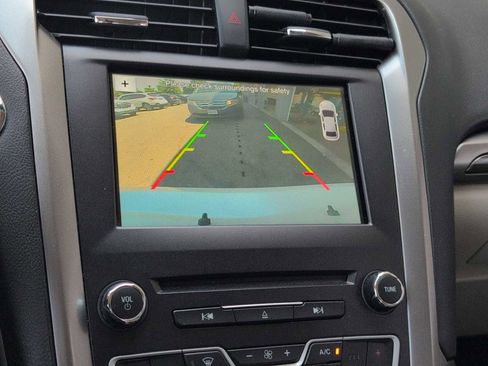 Used 2017 Ford Fusion SE w/ Fusion SE Technology Package AWD/4WD image 28