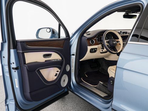 Certified 2023 Bentley Bentayga AWD/4WD image 12