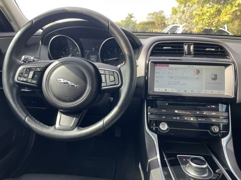 Used 2017 Jaguar XE Prestige image 15