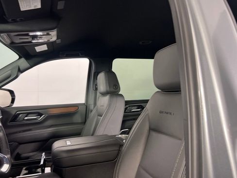 Used 2025 GMC Yukon XL Denali image 23