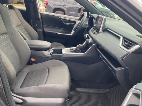 Used 2025 Toyota RAV4 SE image 17