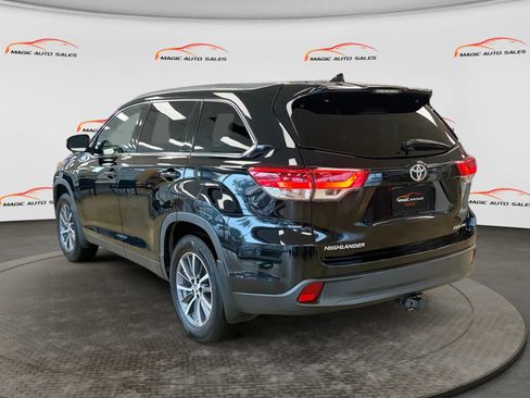 Used 2019 Toyota Highlander XLE AWD/4WD image 8