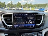 Used 2023 Chrysler Pacifica Touring-L image 6